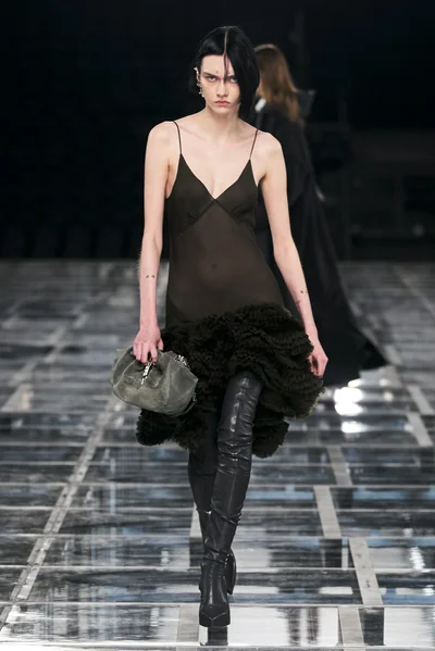 Look 32